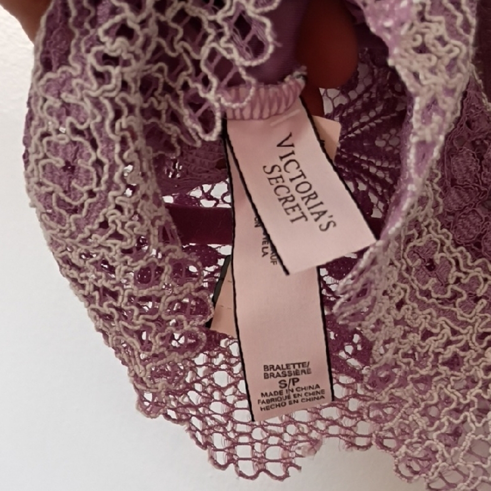 Victoria's Secret Lace Bandeau in Lavender and Cream - Picture 2 of 4